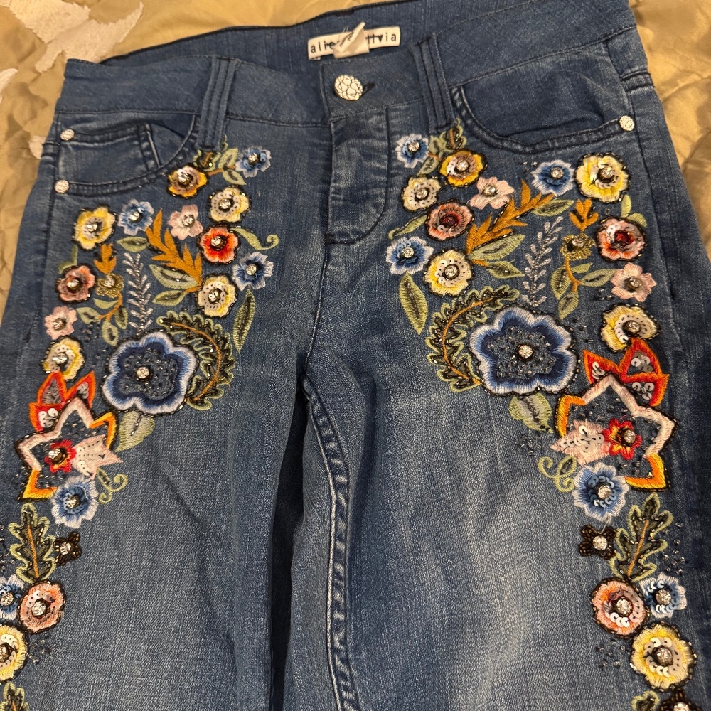 Gorgeous Embroidered Embellished Alice + Olivia Jeans Size 26